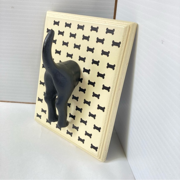 Dog Tail Doggie Rear Bone Biscuits Leash Hanger Wall Hook Plaque 6.5 x 5 inches - Picture 2 of 8